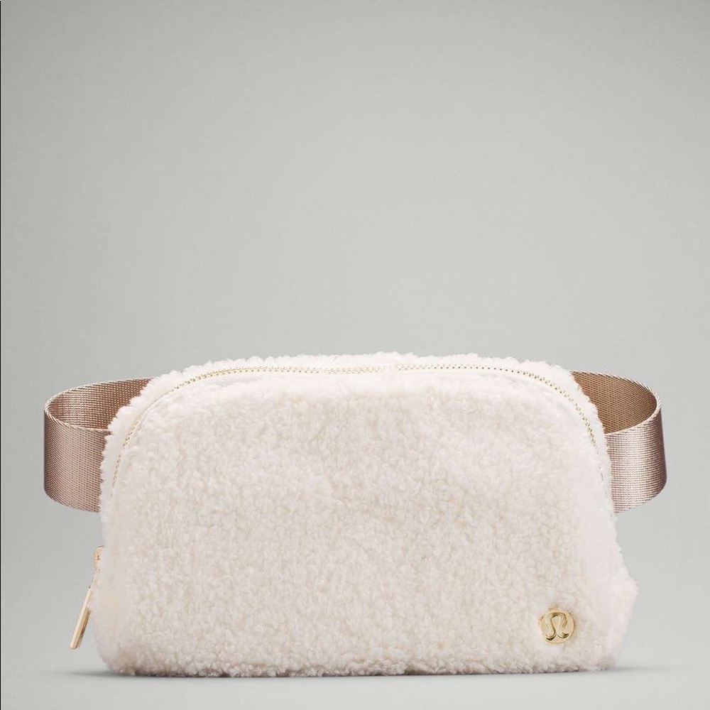 NWT Lululemon Everywhere Fleece Belt Bag - Ivory